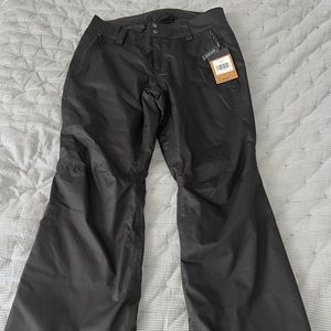 NWT black North Face women’s size L short ski pants.